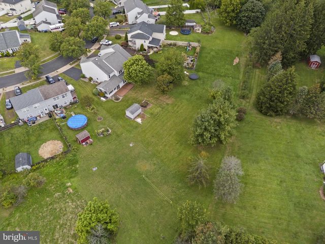1136 RED BARN LN, Quakertown, PA 18951