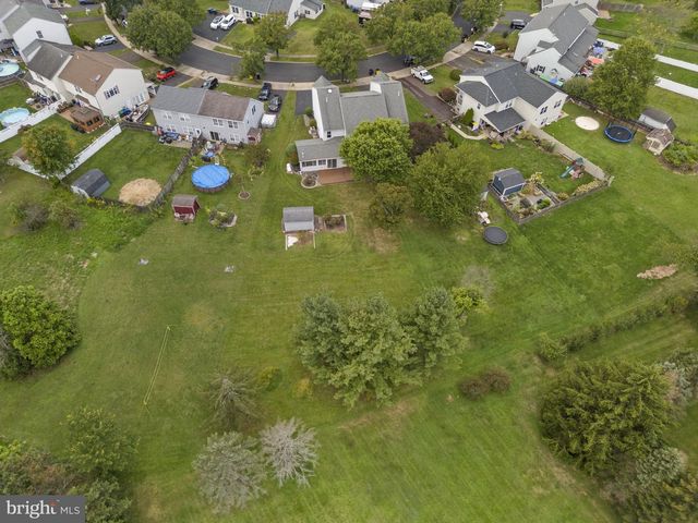 1136 RED BARN LN, Quakertown, PA 18951