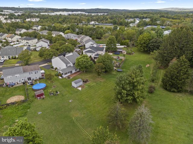 1136 RED BARN LN, Quakertown, PA 18951