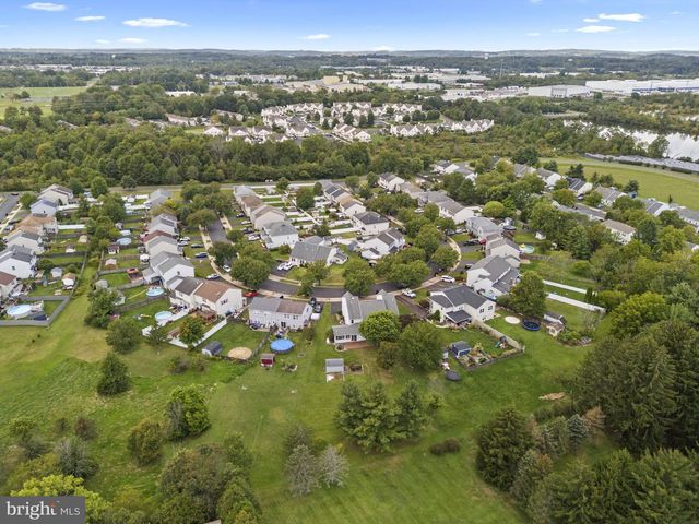 1136 RED BARN LN, Quakertown, PA 18951