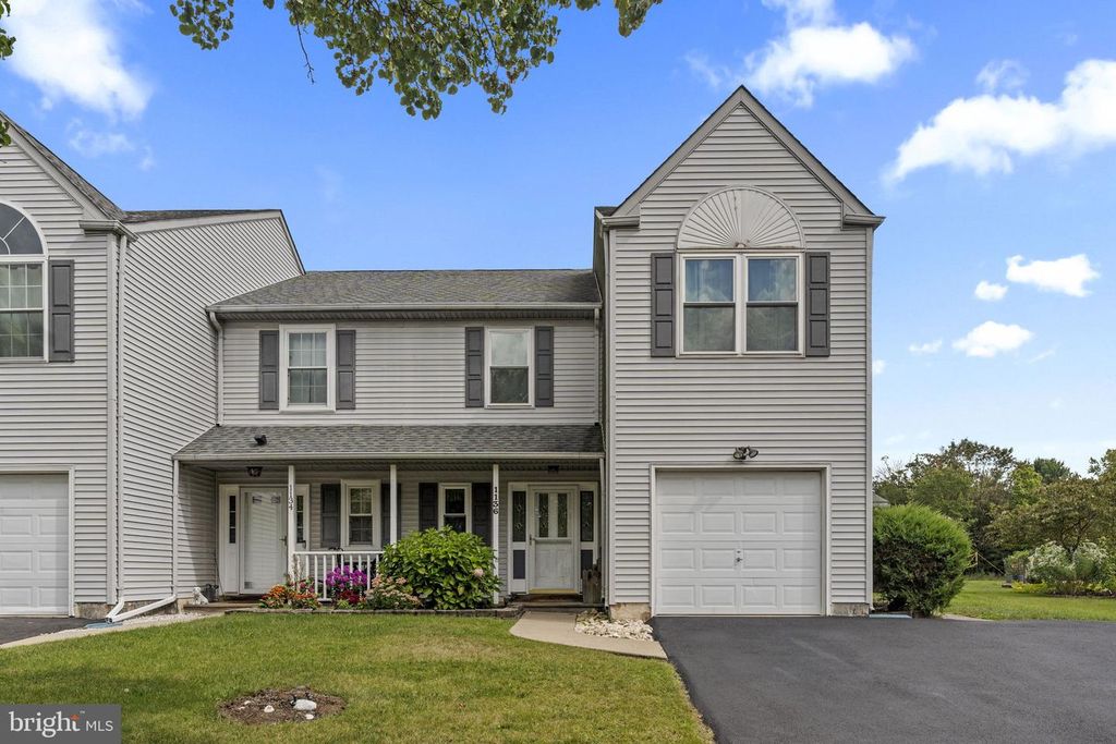 1136 RED BARN LN, Quakertown, PA 18951