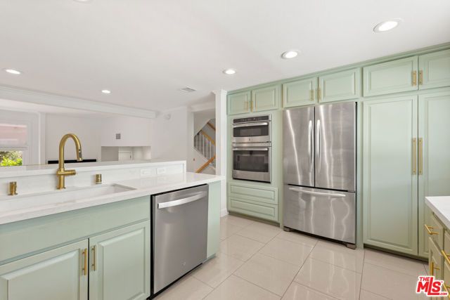 13249 Fiji Way F, Los Angeles, CA 90292