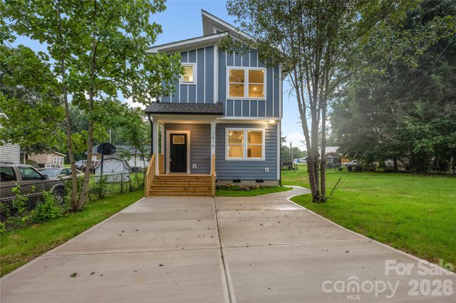 1416 Old Charlotte Road, Statesville, NC 28677