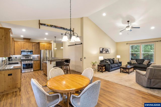 39913 Wall St, Sandy, OR 97055