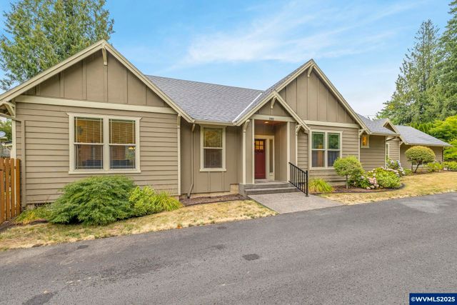39913 Wall St, Sandy, OR 97055