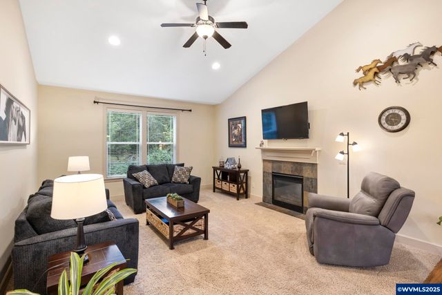 39913 Wall St, Sandy, OR 97055