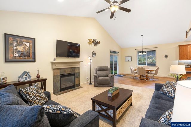 39913 Wall St, Sandy, OR 97055