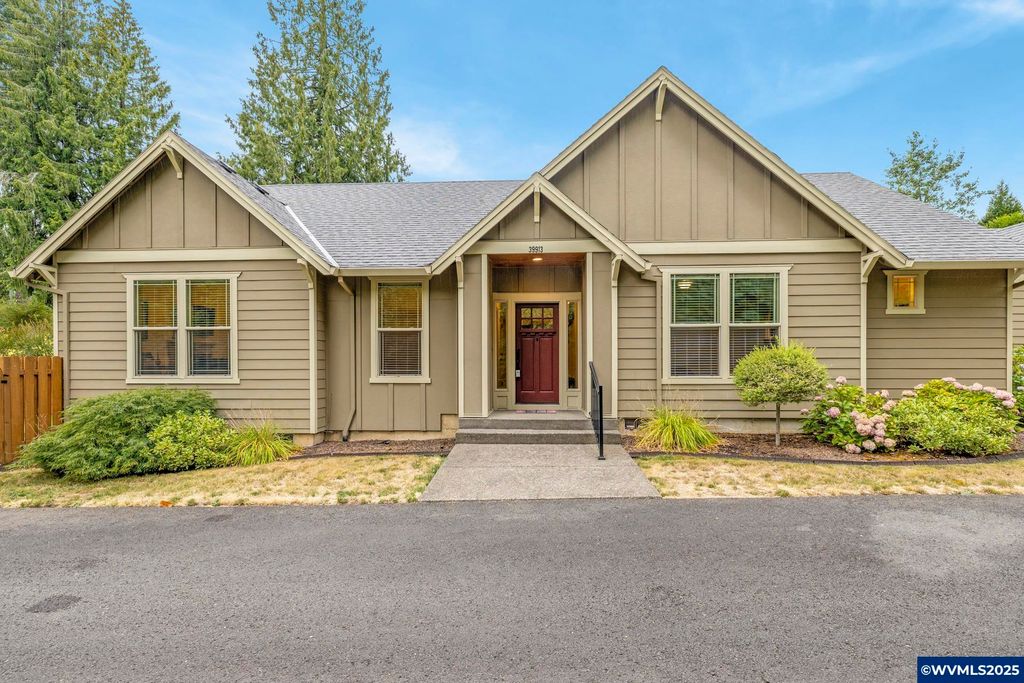 39913 Wall St, Sandy, OR 97055