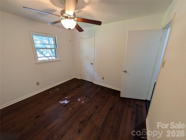3822 Newhall Drive NW, Conover, NC 28613