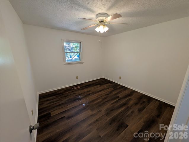 3822 Newhall Drive NW, Conover, NC 28613