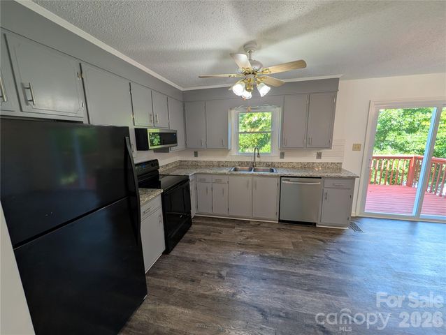 3822 Newhall Drive NW, Conover, NC 28613