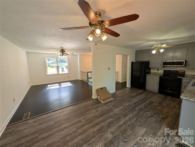 3822 Newhall Drive NW, Conover, NC 28613