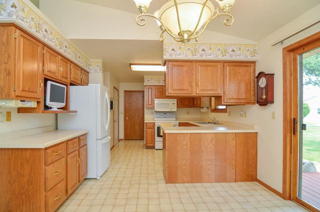 1518 COMMANCHE DRIVE, Green Bay, WI 54313