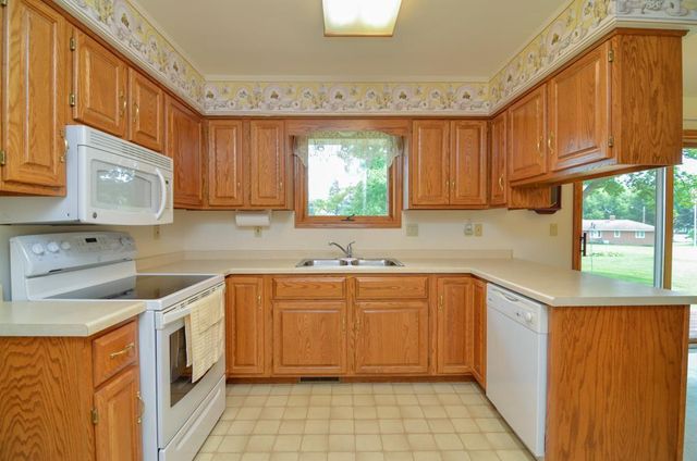 1518 COMMANCHE DRIVE, Green Bay, WI 54313