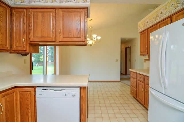 1518 COMMANCHE DRIVE, Green Bay, WI 54313
