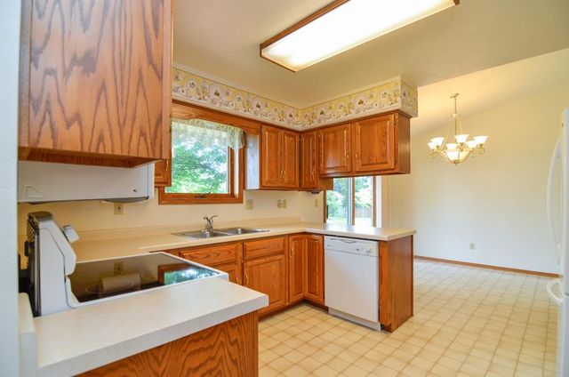 1518 COMMANCHE DRIVE, Green Bay, WI 54313