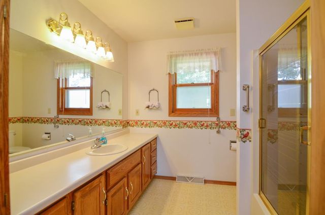 1518 COMMANCHE DRIVE, Green Bay, WI 54313