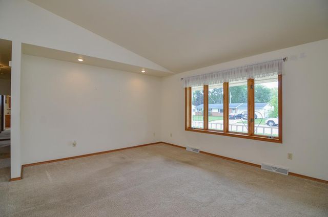 1518 COMMANCHE DRIVE, Green Bay, WI 54313