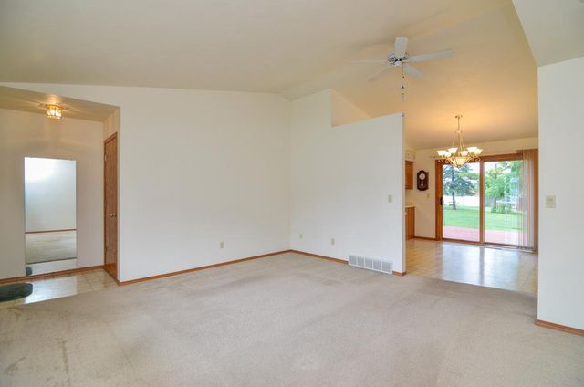 1518 COMMANCHE DRIVE, Green Bay, WI 54313