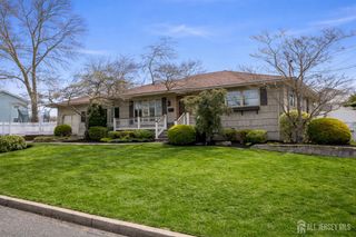 34 Douglas Street, Sayreville, NJ 08872
