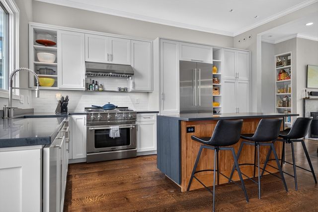 17 Thomas Park 2, Boston, MA 02127
