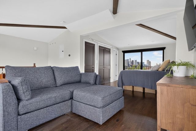 17 Thomas Park 2, Boston, MA 02127