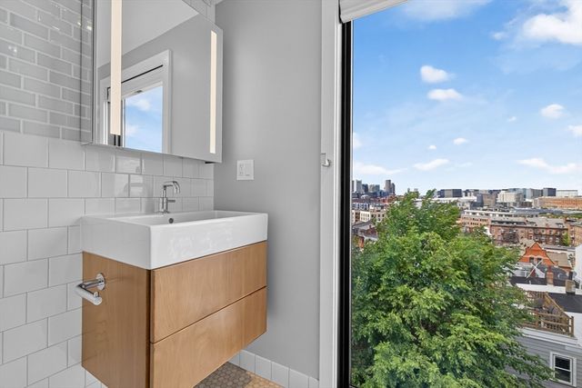 17 Thomas Park 2, Boston, MA 02127