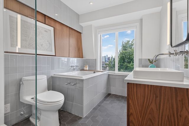 17 Thomas Park 2, Boston, MA 02127
