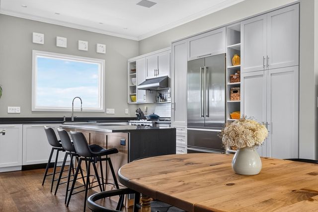 17 Thomas Park 2, Boston, MA 02127