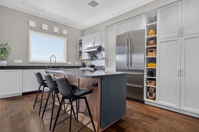 17 Thomas Park 2, Boston, MA 02127