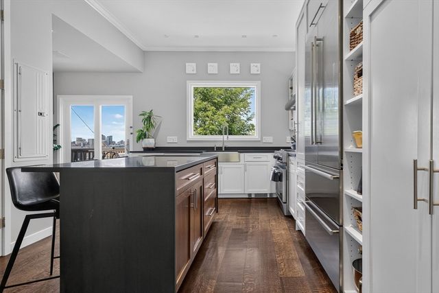 17 Thomas Park 2, Boston, MA 02127
