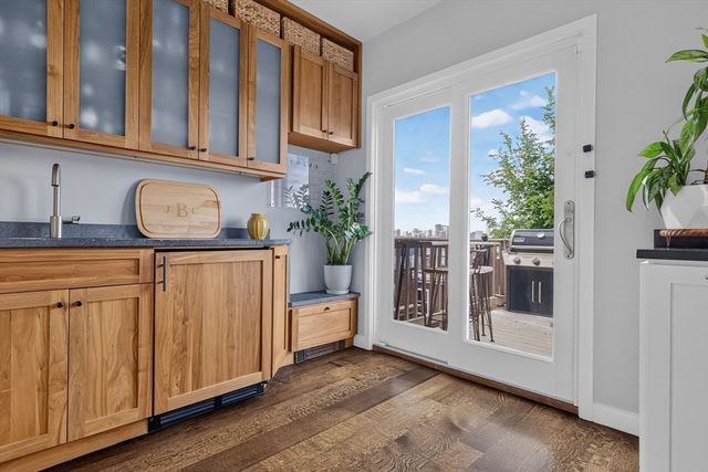 17 Thomas Park 2, Boston, MA 02127