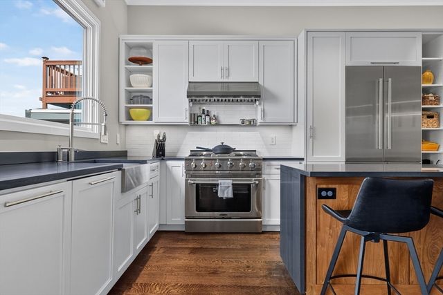 17 Thomas Park 2, Boston, MA 02127