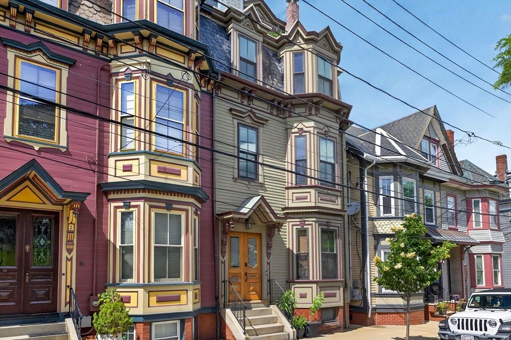 17 Thomas Park 2, Boston, MA 02127