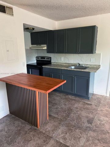2070 NW 43rd Ter 6, Lauderhill, FL 33313