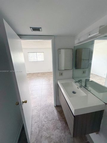 2070 NW 43rd Ter 6, Lauderhill, FL 33313