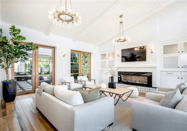 2217 Laurel Place, Newport Beach, CA 92663