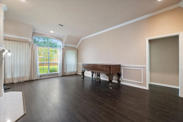 8904 Thornway Drive, North Richland Hills, TX 76182