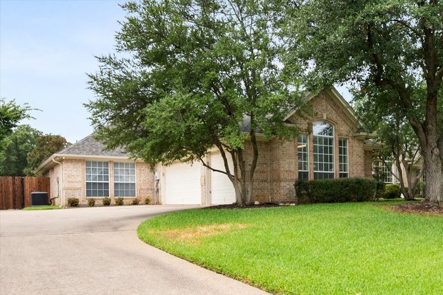 8904 Thornway Drive, North Richland Hills, TX 76182