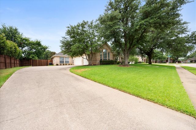 8904 Thornway Drive, North Richland Hills, TX 76182