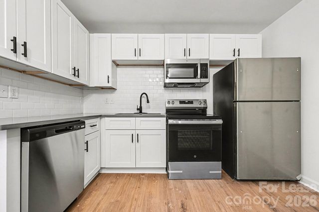 5003 Lakecrest Drive, Charlotte, NC 28215