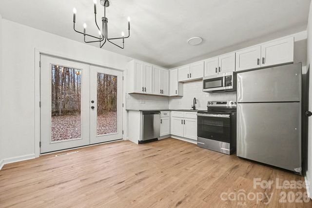 5003 Lakecrest Drive, Charlotte, NC 28215
