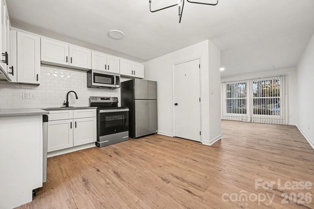 5003 Lakecrest Drive, Charlotte, NC 28215