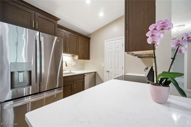 2708 Shakespeare Lane 2708, Avon, OH 44011