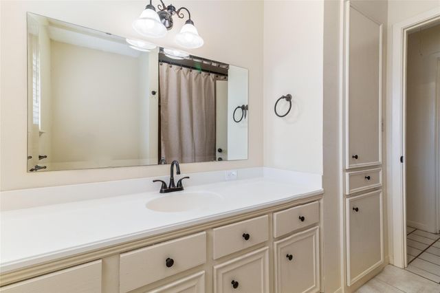 102 Paradise Valley Drive, West Columbia, TX 77486