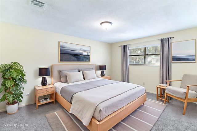 102 Paradise Valley Drive, West Columbia, TX 77486