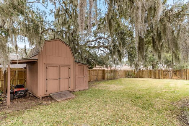 102 Paradise Valley Drive, West Columbia, TX 77486