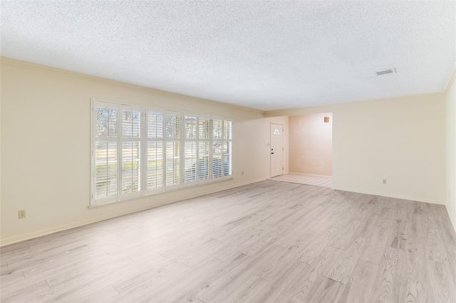 102 Paradise Valley Drive, West Columbia, TX 77486