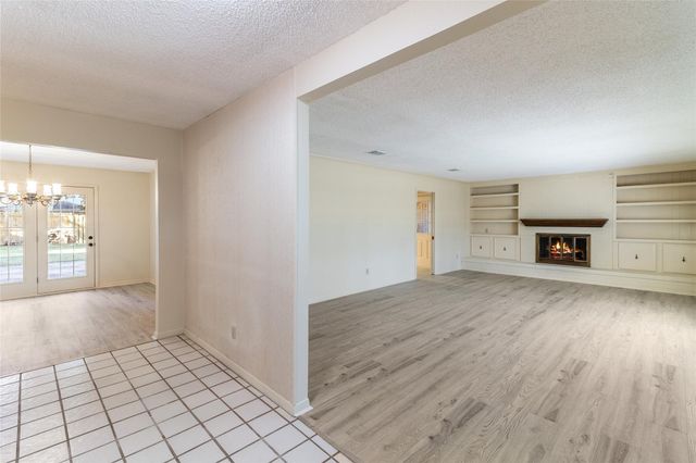 102 Paradise Valley Drive, West Columbia, TX 77486