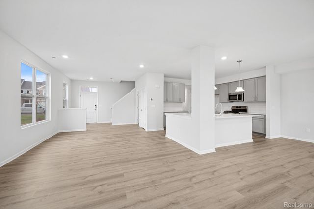 1906 Salt Springs Drive, Saline, MI 48176